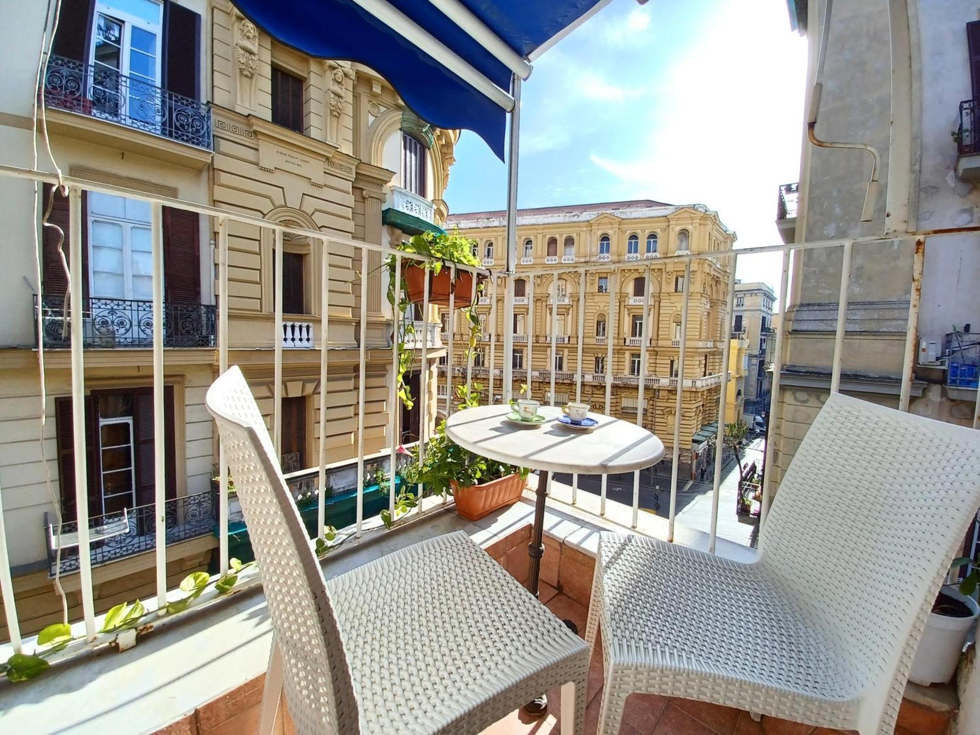 B&B Quattro Palazzi Napoli Centro Екстериор снимка